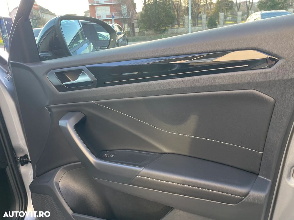 Volkswagen T-Roc 1.5 TSI DSG Style - 24