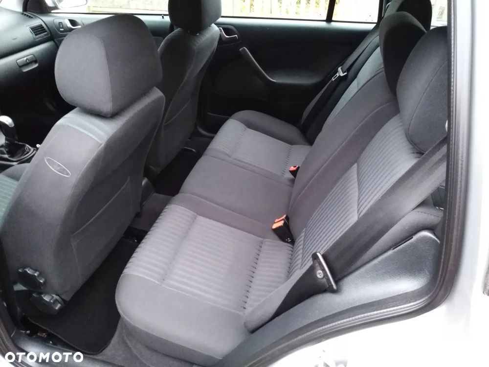 Skoda Octavia 2.0 Combi Ambiente 4x4 - 26