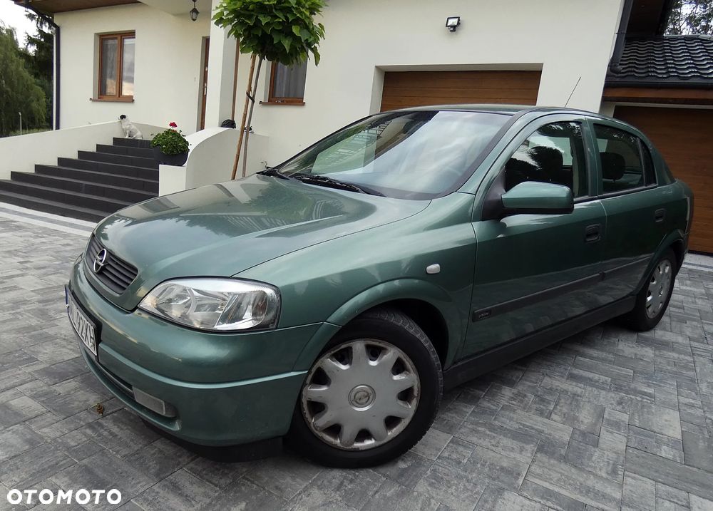Opel Astra 1.6 Sportive - 33