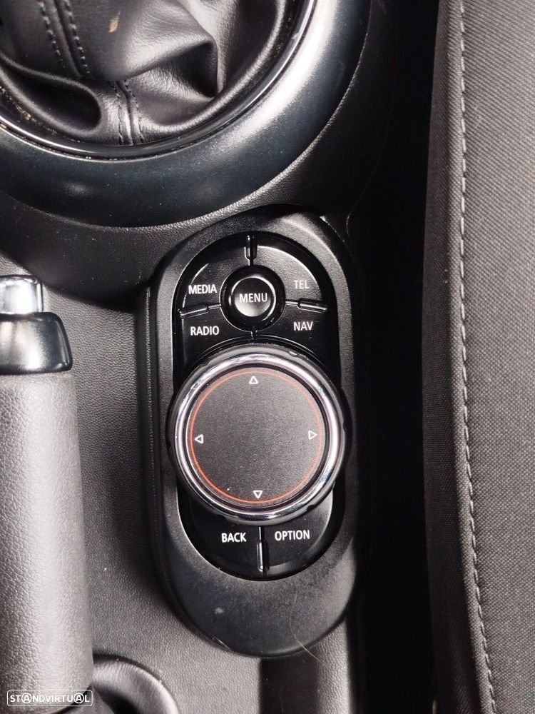 MINI 5 Portas Cooper D Auto - 32