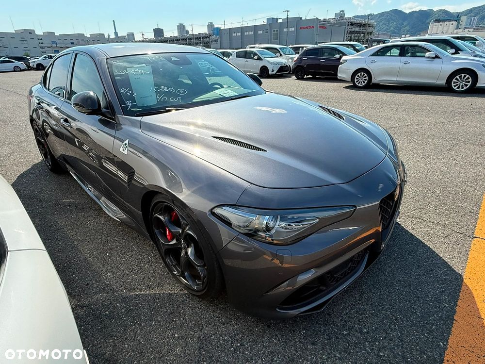 Alfa Romeo Giulia 2.9 V6 Bi-Turbo AT8 Quadrifoglio - 4