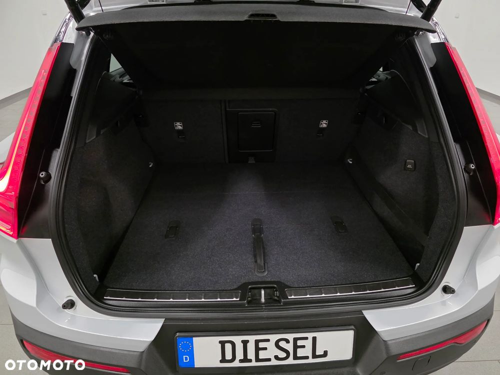 Volvo XC 40 D3 SCR R-Design - 38