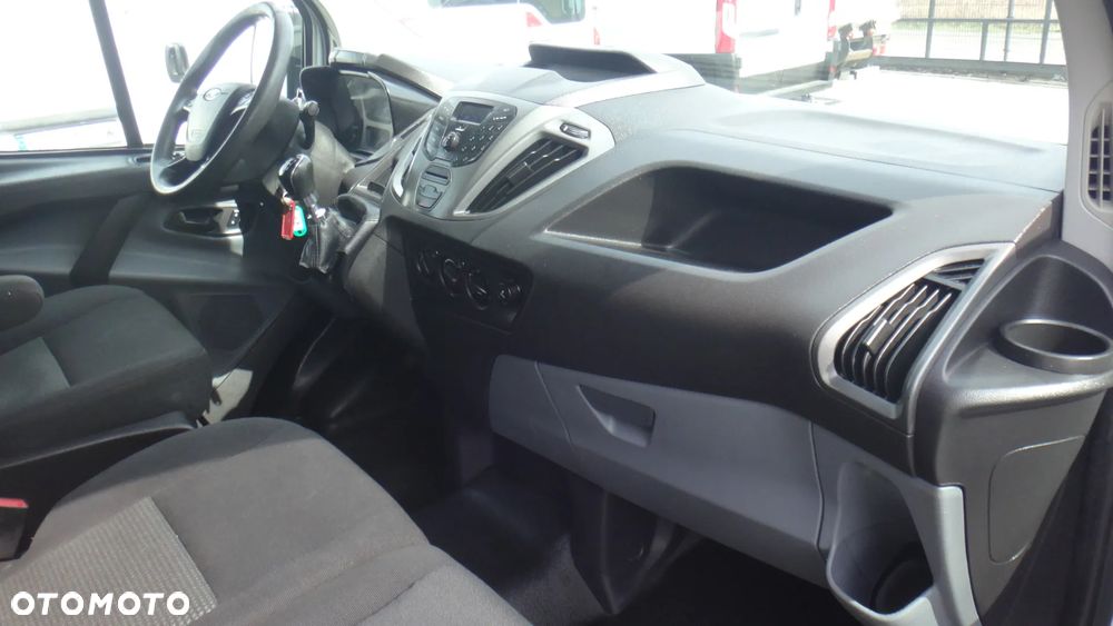 Ford TRANSIT CUSTOM - 16