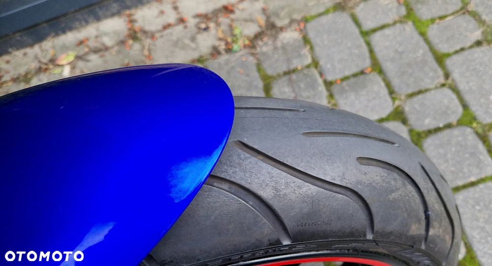 Yamaha R1 - 10