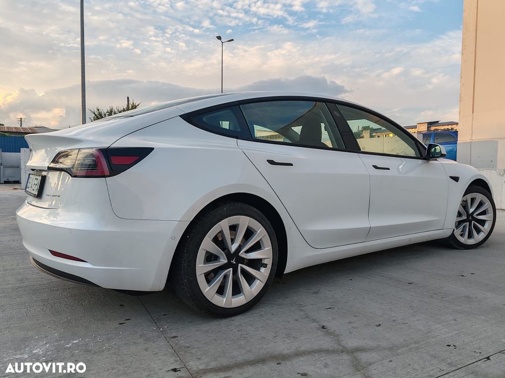 Tesla Model 3 - 4