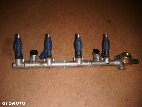 toyota yaris 1 1.0b 02r listwa wtryskowa kompletna