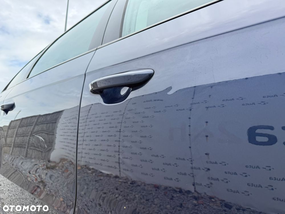 Volkswagen Passat Variant 1.6 TDI BlueMotion - 22