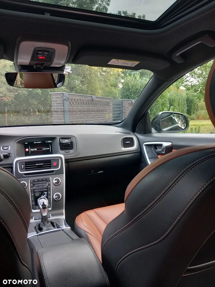 Volvo V60 D6 AWD Plug-in Hybrid Summum - 16