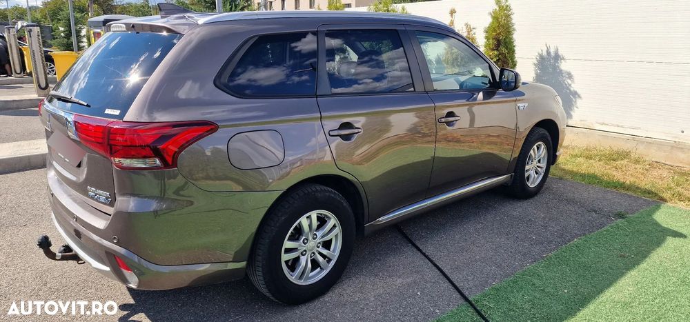 Mitsubishi Outlander 2.0 4WD Plus - 3