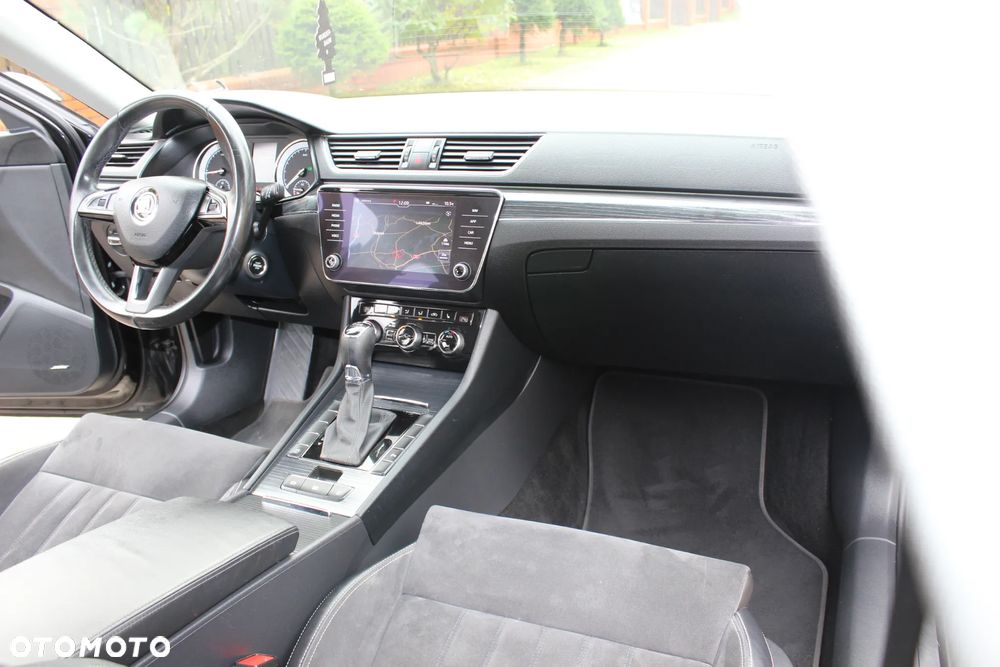 Skoda Superb 2.0 TDI DSG Premium Edition - 10