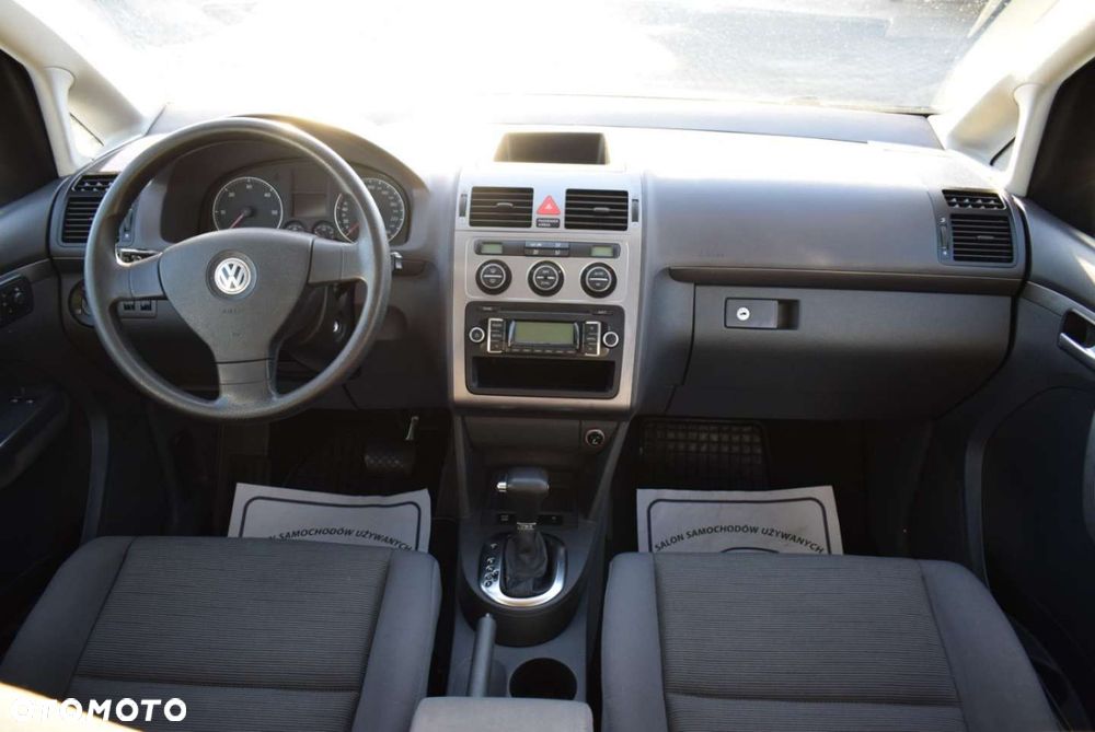 Volkswagen Touran - 23