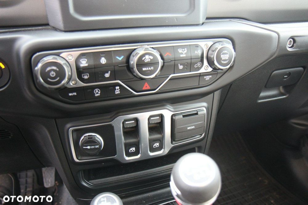 Jeep Wrangler - 23