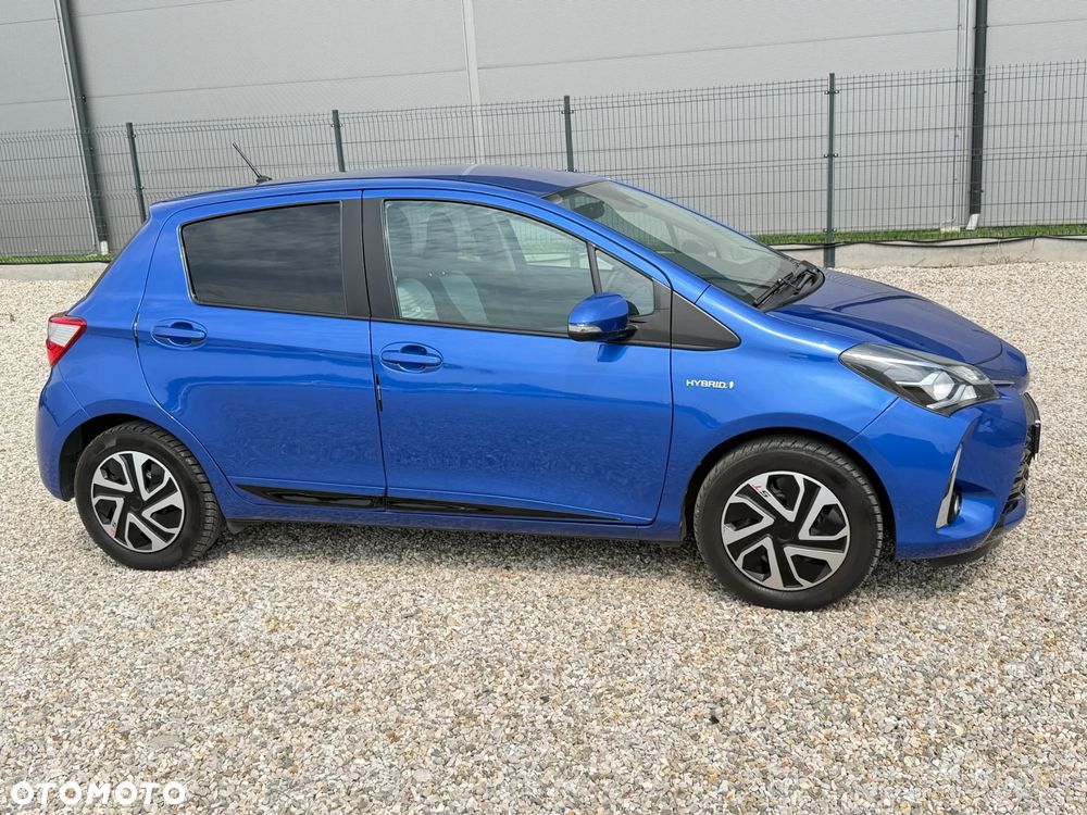 Toyota Yaris Hybrid 100 Terra - 4