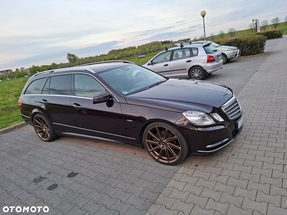 Mercedes-Benz Klasa E 200 CGI BlueEFFICIENCY Automatik - 33