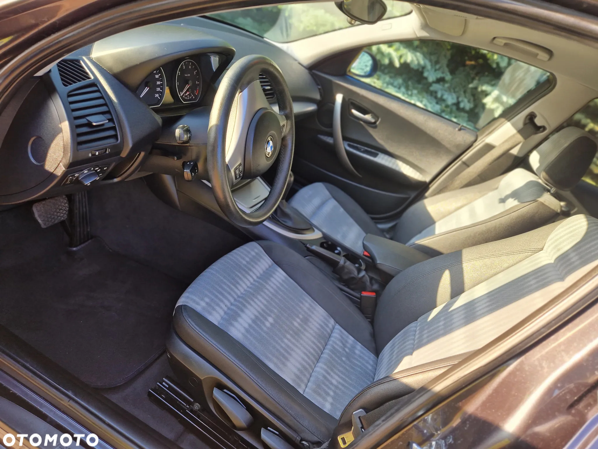 BMW Seria 1 120i - 12