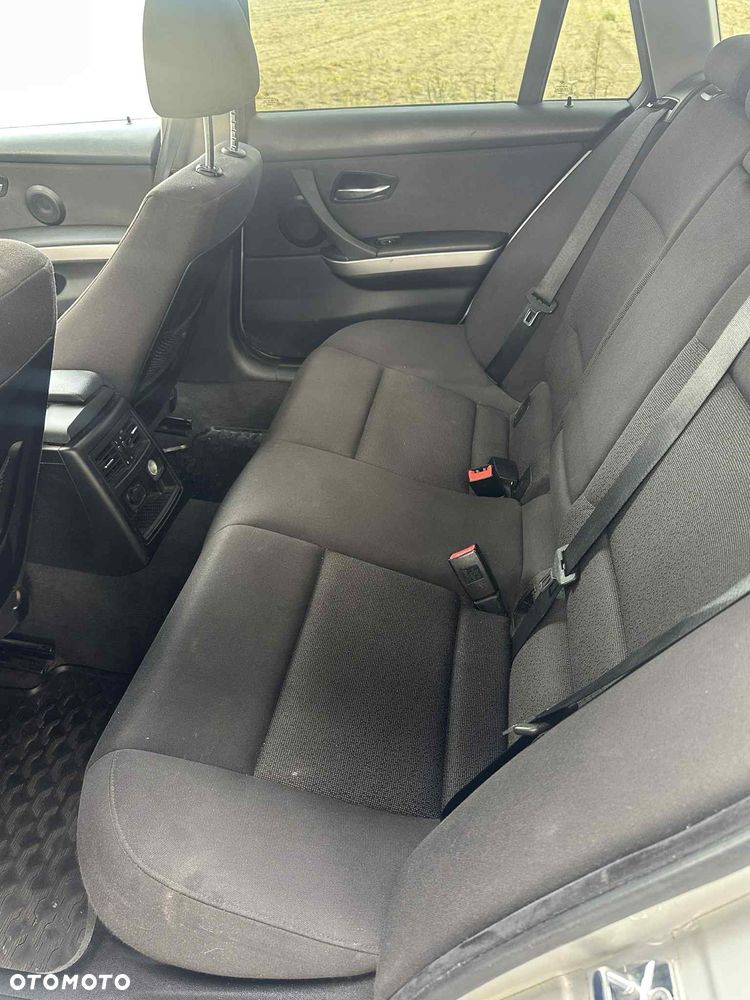 BMW Seria 3 320d DPF Touring - 8