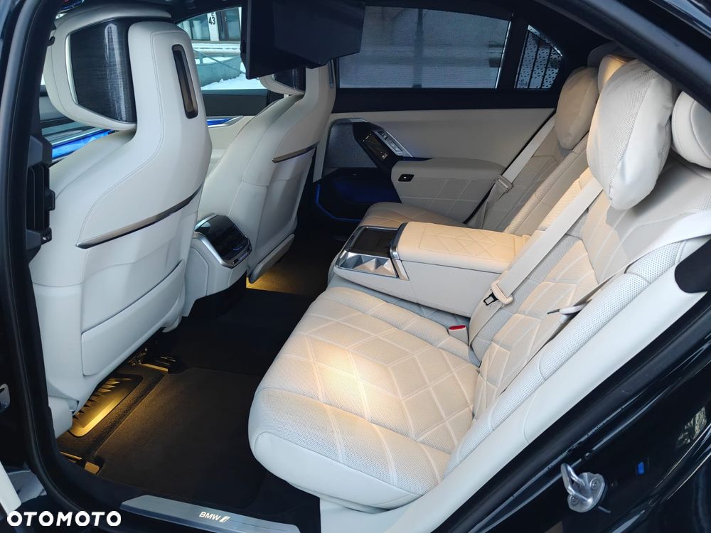 BMW i7 xDrive60 - 17