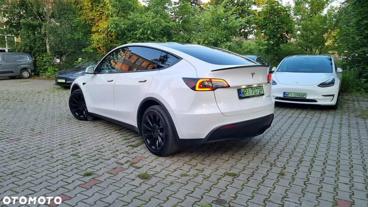 Tesla Y - 3