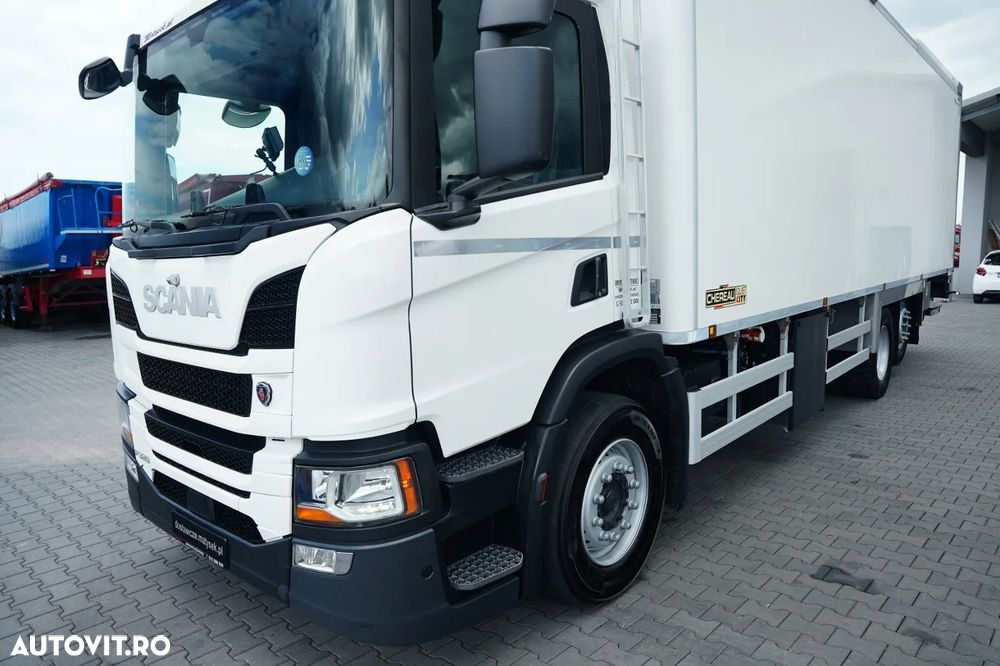 Scania P 320 / FRIGORIFER / 6X2 / CAMION SOLO 9 M / TRANSPORT SUPRA 1250 MT / MULTIMEMBRU / 3000 KG RIDICARE / AXĂ RIDICATĂ / AUTOMATĂ / EURO 6 - 8