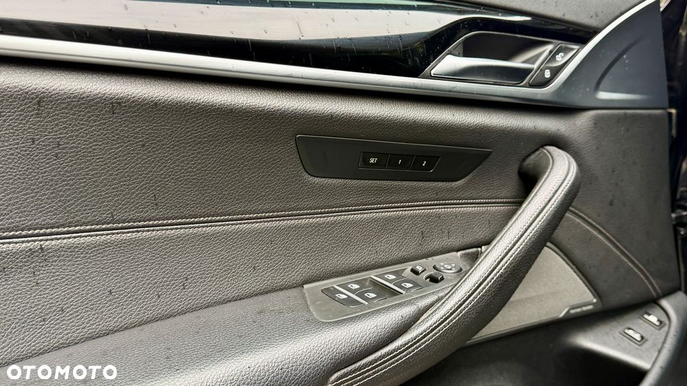 BMW Seria 5 530e iPerformance Luxury Line - 28