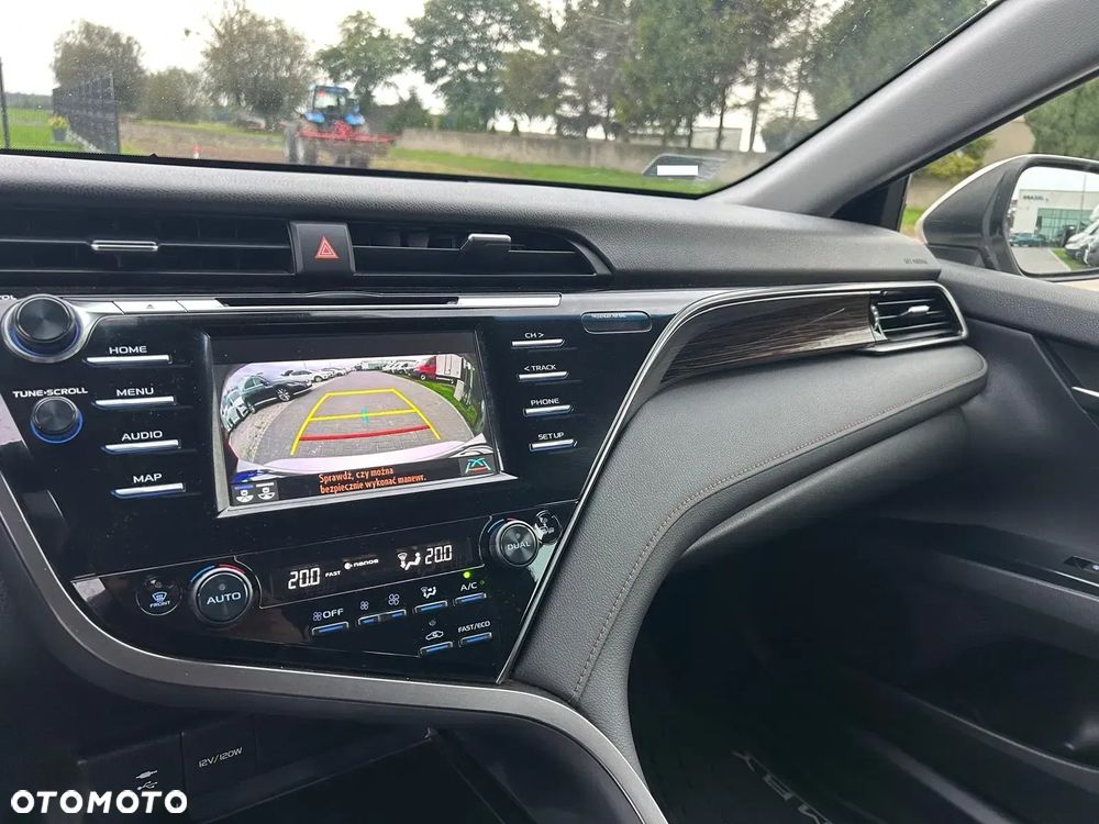 Toyota Camry 2.5 Hybrid Comfort CVT - 21