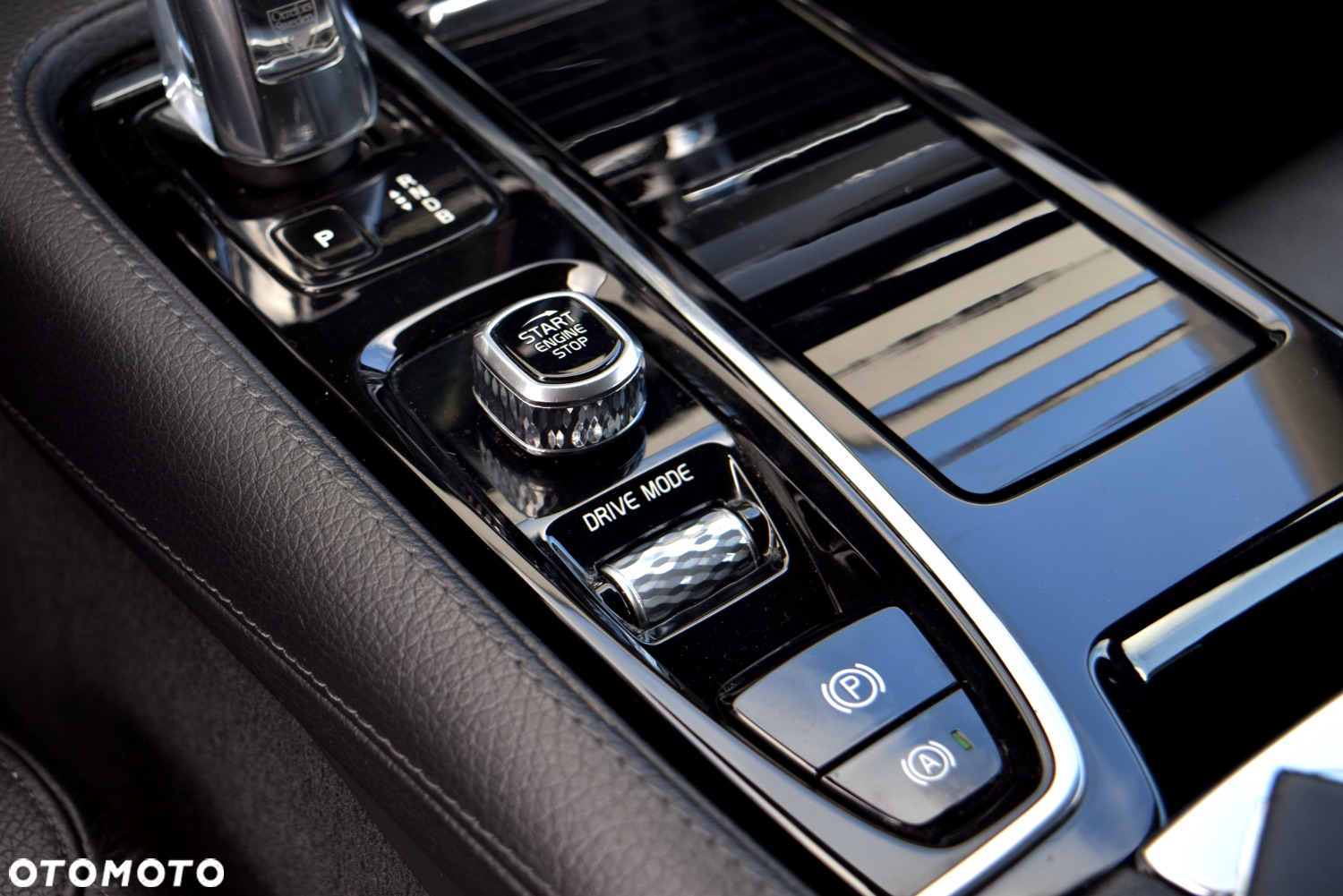 Volvo V90 T8 AWD Plug-In Hybrid Momentum Pro - 16