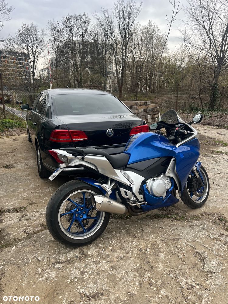 Honda VFR - 16