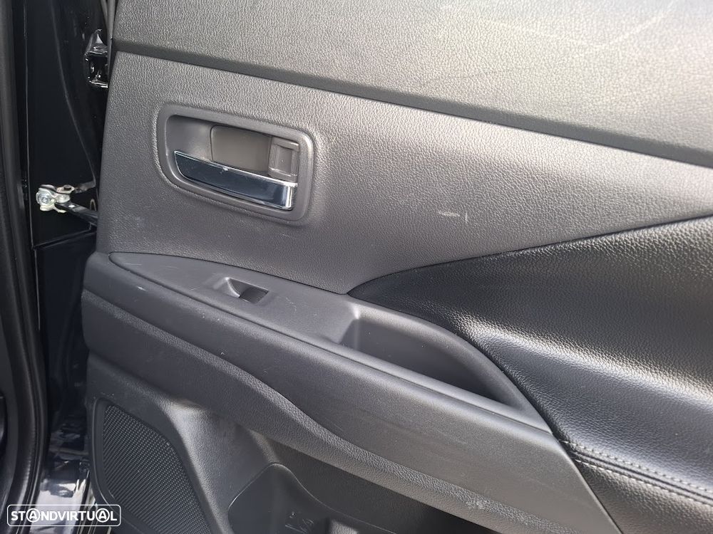 Mitsubishi Outlander - 36