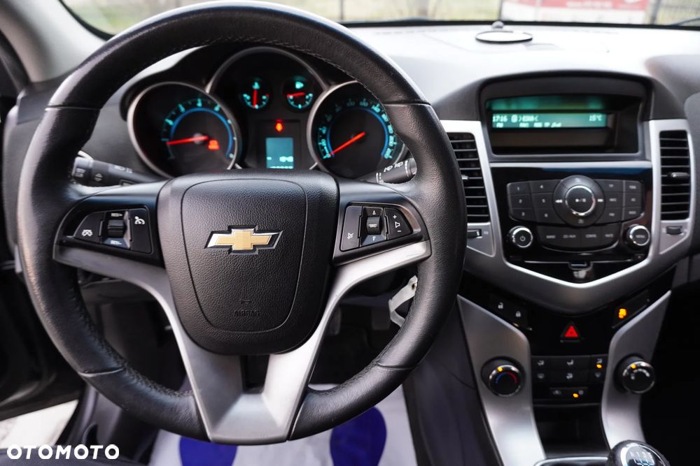 Chevrolet Cruze 1.6 LS+ - 18