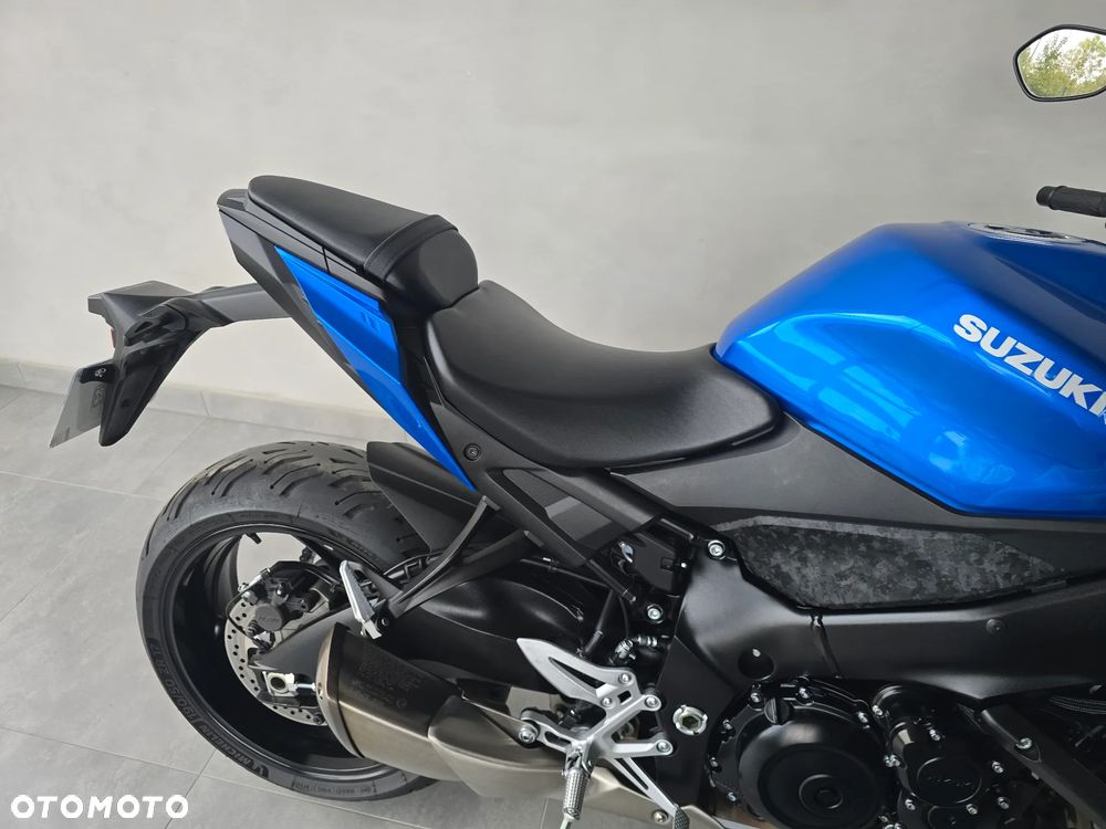 Suzuki GSX - 36