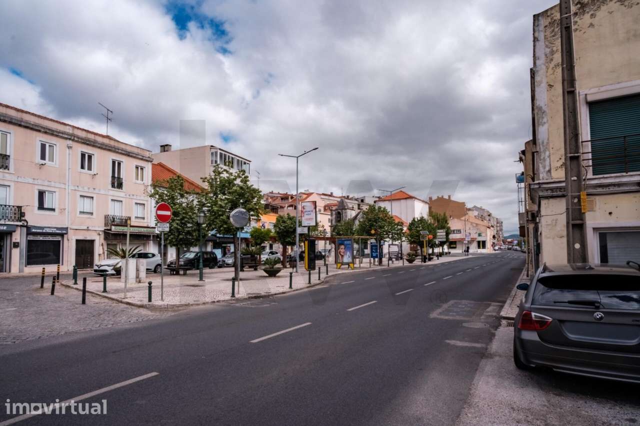 Prédio com potencial de construção até 3 pisos com garagem no centro d - Grande imagem: 2/10