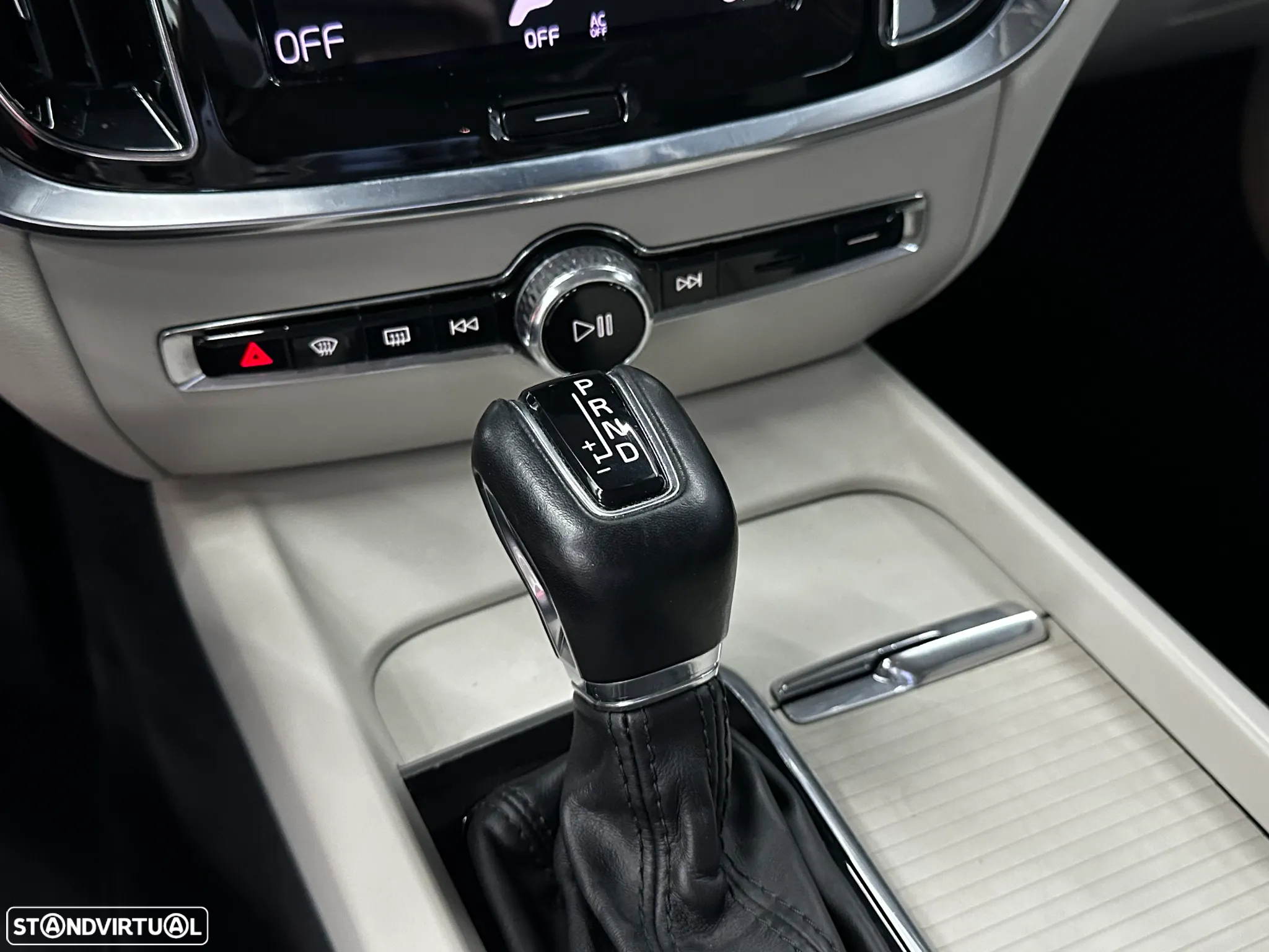 Volvo V60 2.0 D4 Momentum Geartronic - 26
