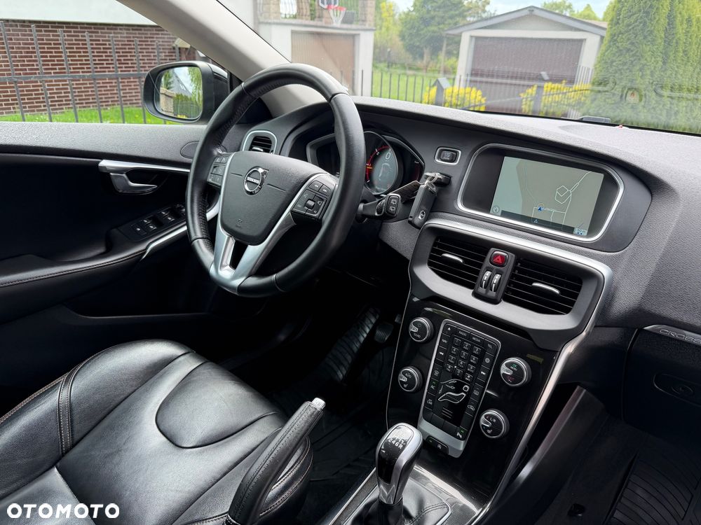 Volvo V40 Cross Country D2 Momentum - 17