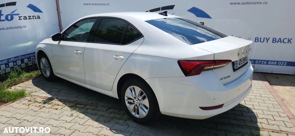 Skoda Octavia 2.0 TDI DSG Style - 23