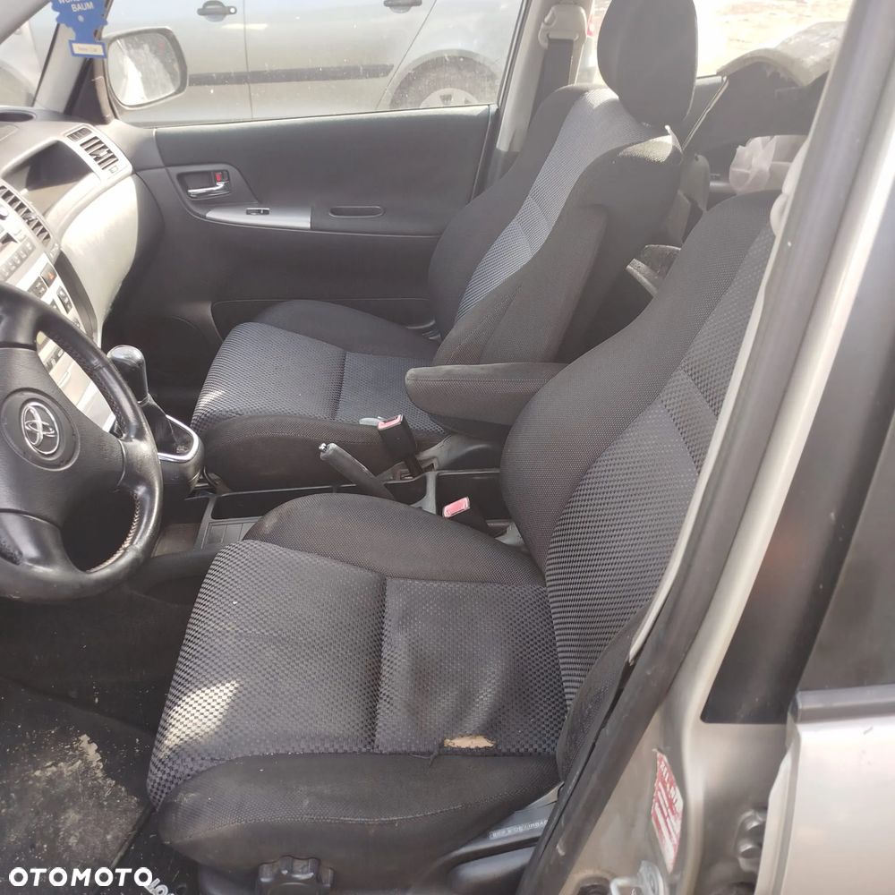 Toyota Corolla Verso  na części . - 6