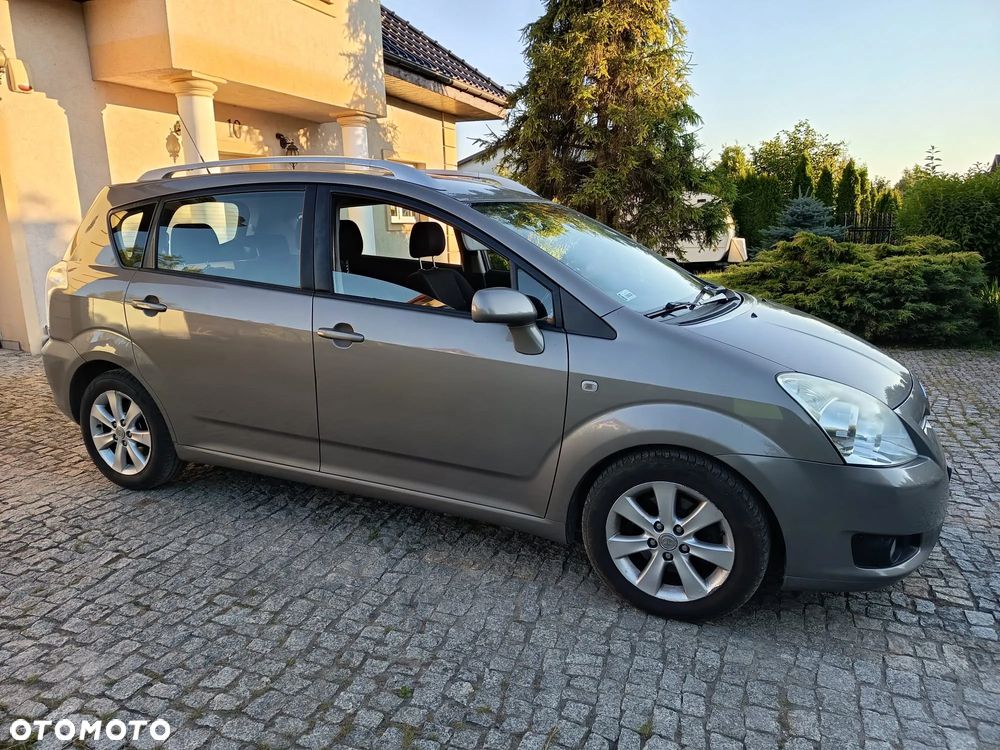 Toyota Corolla Verso 2.2 D-4D - 1