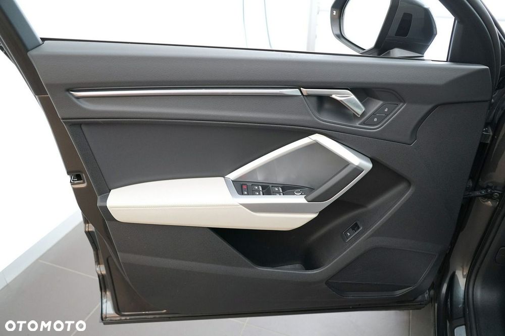Audi Q3 Sportback - 15