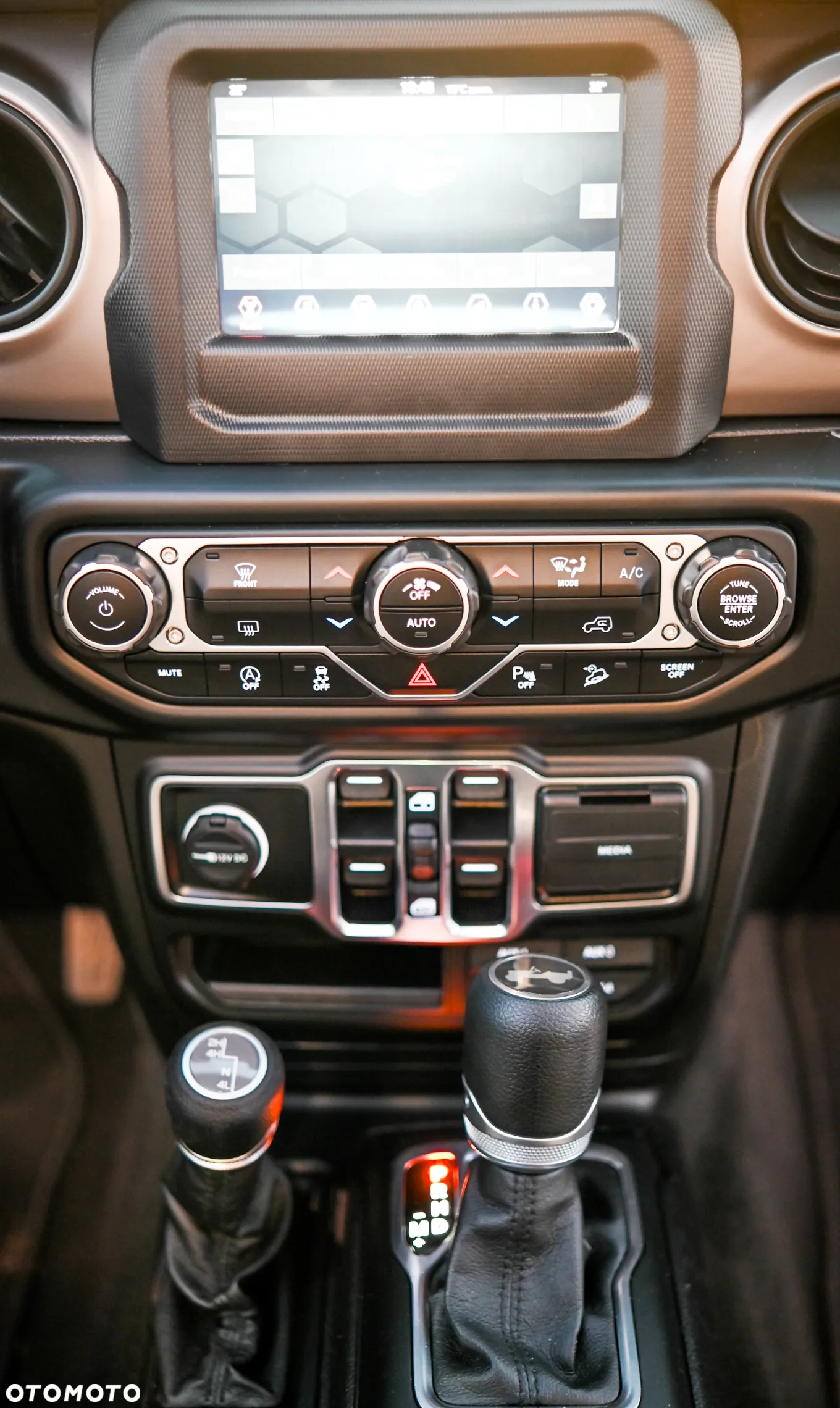 Jeep Wrangler - 32