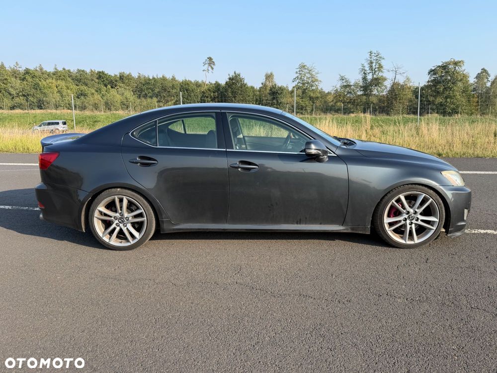Lexus IS - 4