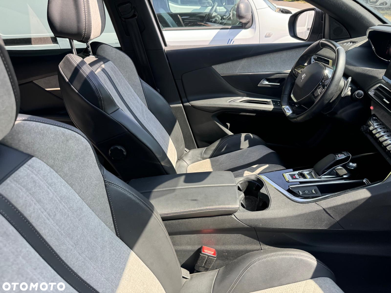 Peugeot 3008 Plug-In Hybrid 225 e-EAT8 GT - 15