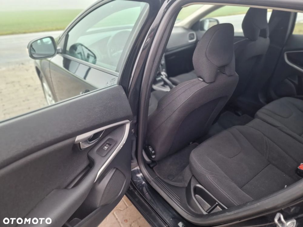 Volvo V40 D3 Geartronic Momentum - 21