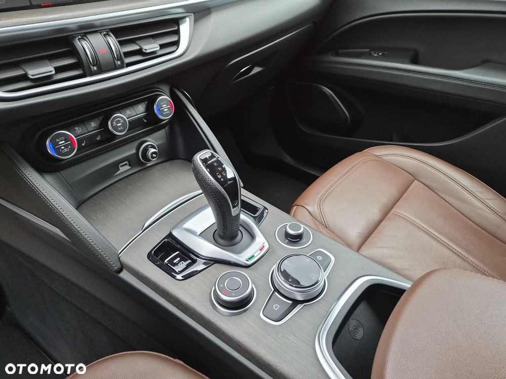 Alfa Romeo Stelvio - 15