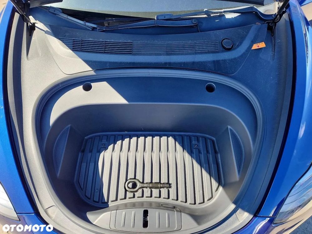 Tesla Model 3 - 10