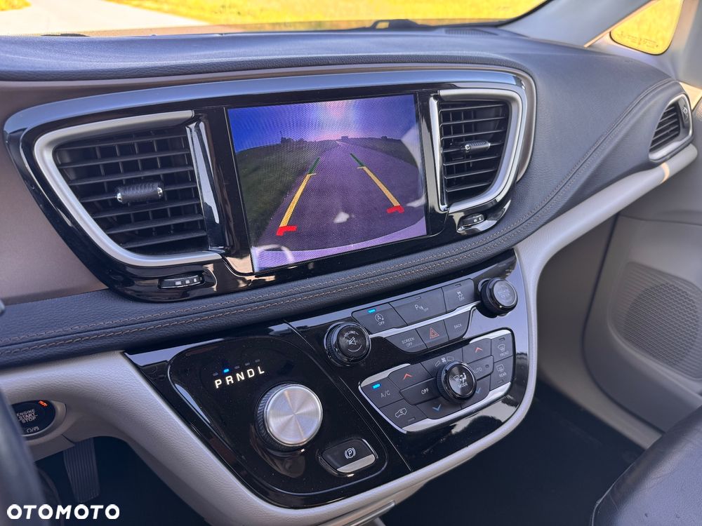 Chrysler Pacifica - 18