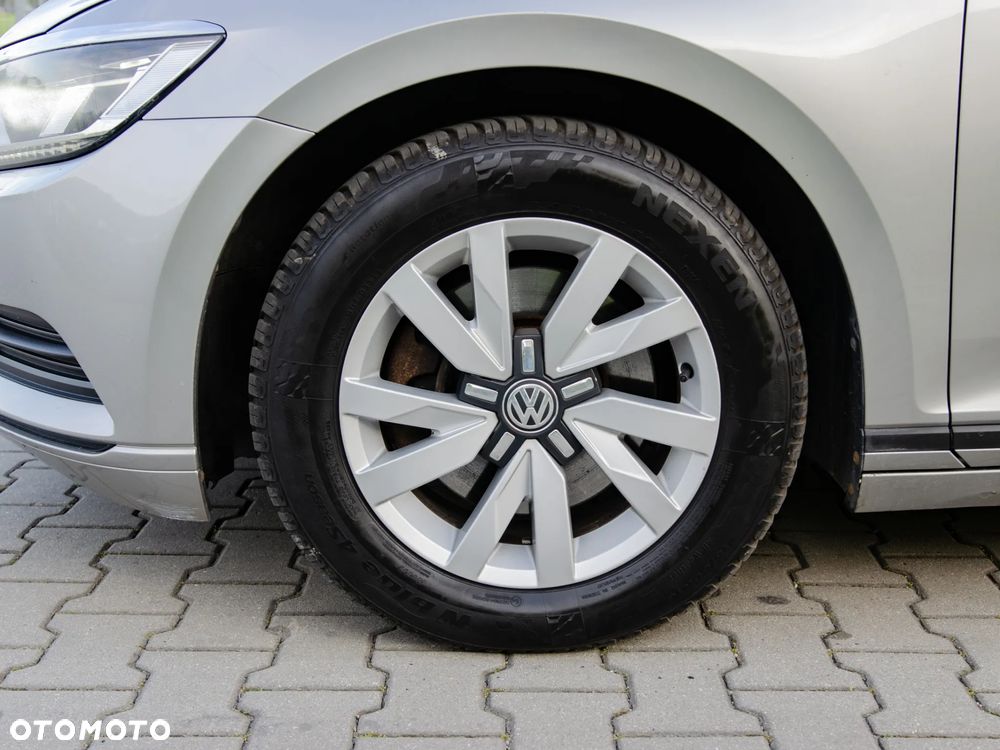 Volkswagen Passat 2.0 TDI SCR Comfortline - 13