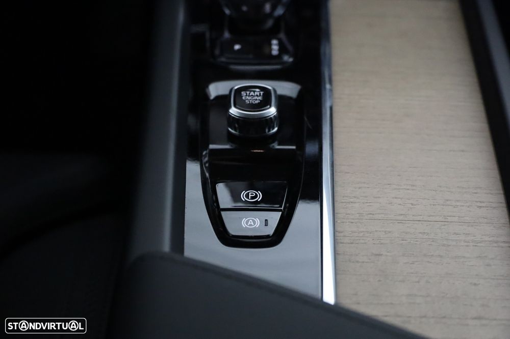 Volvo XC 60 2.0 T6 PHEV Plus Dark AWD - 33