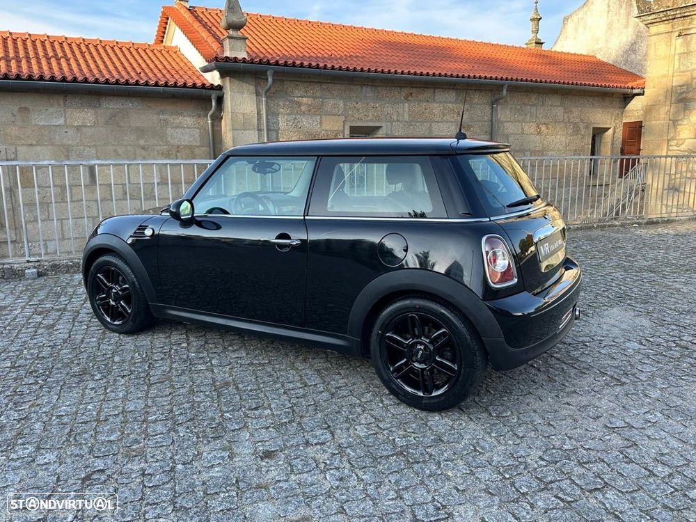 MINI 3 Portas Cooper D - 28