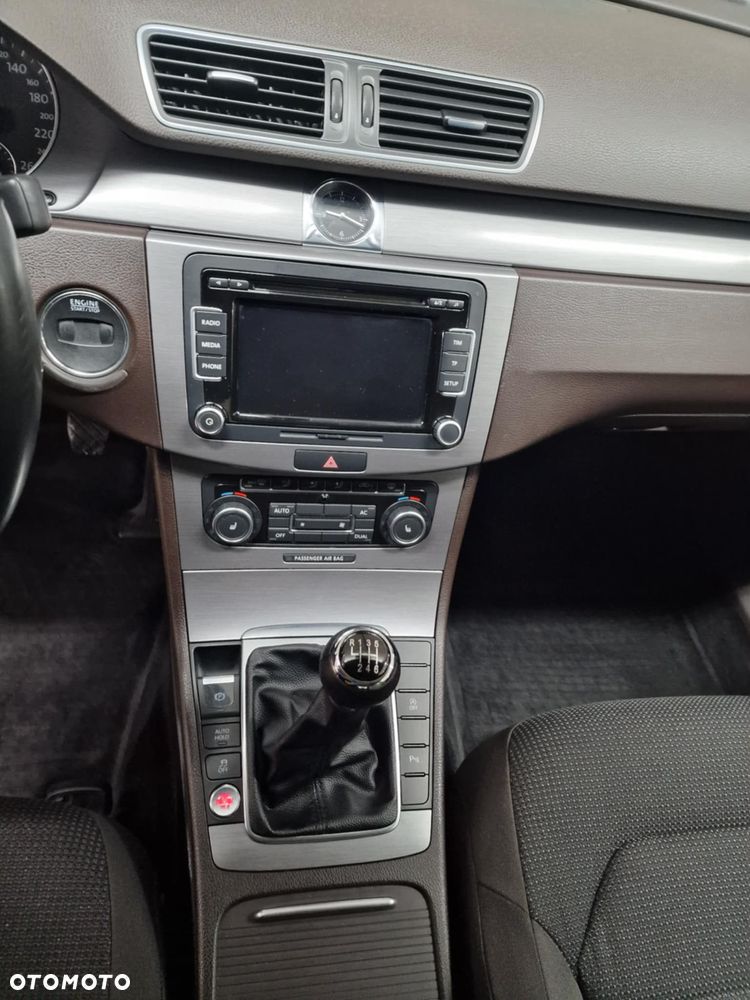 Volkswagen Passat 2.0 TDI Comfortline - 23