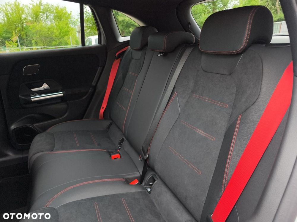 Mercedes-Benz GLA - 22