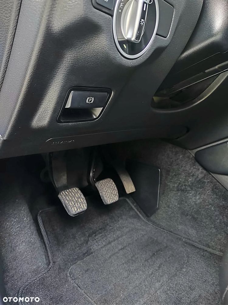 Infiniti Q30 1.5d Premium City Black - 28